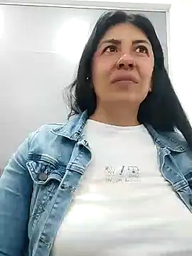 Snapshot of aisha_latina chatting on 12.09.24 aisha latina online show from 12.09.24