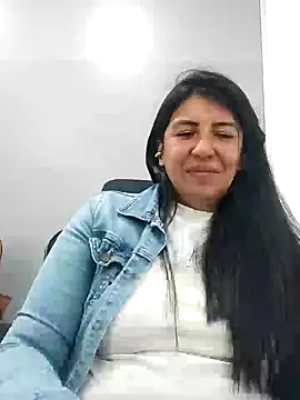 Snapshot of aisha_latina chatting on 12.09.24 aisha latina online show from 12.09.24
