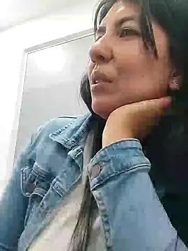 Snapshot of aisha_latina chatting on 12.09.24 aisha latina online show from 12.09.24