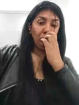 Snapshot of aisha_latina chatting on 12.10.24 aisha latina online show from 12.10.24