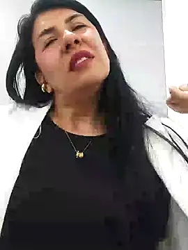 Snapshot of aisha_latina chatting on 12.11.24 aisha latina online show from 12.11.24
