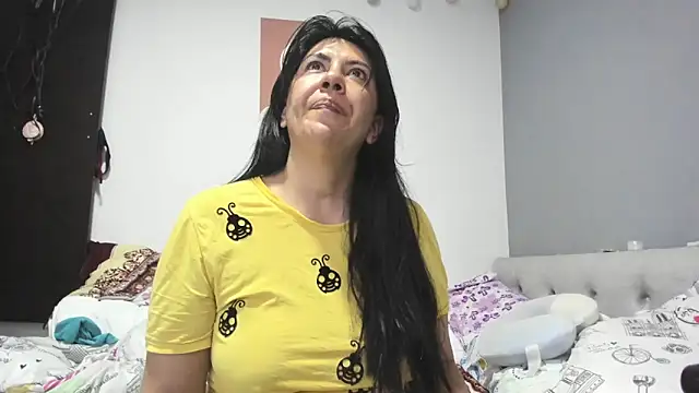 Snapshot of aisha_latina chatting on 12.15.24 aisha latina online show from 12.15.24