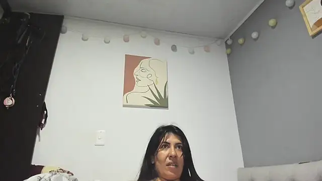 Snapshot of aisha_latina chatting on 12.16.24 aisha latina online show from 12.16.24