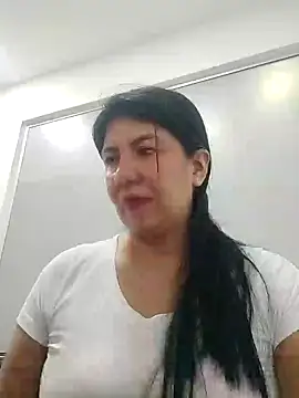 Snapshot of aisha_latina chatting on 01.21.25 aisha latina online show from 01.21.25