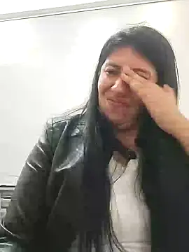 Snapshot of aisha_latina chatting on 01.21.25 aisha latina online show from 01.21.25