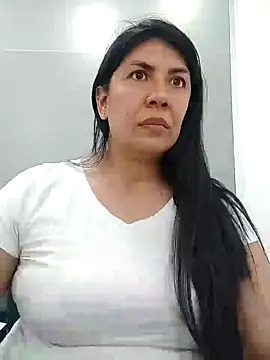 Snapshot of aisha_latina chatting on 01.21.25 aisha latina online show from 01.21.25