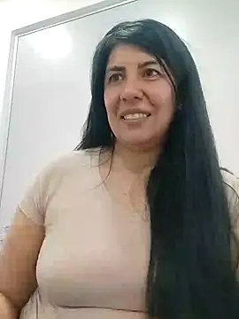 Snapshot of aisha_latina chatting on 01.22.25 aisha latina online show from 01.22.25