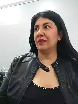 Snapshot of aisha_latina chatting on 01.23.25 aisha latina online show from 01.23.25