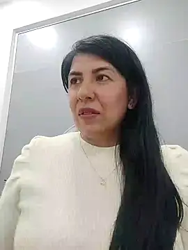 Snapshot of aisha_latina chatting on 01.24.25 aisha latina online show from 01.24.25