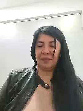 Snapshot of aisha_latina chatting on 01.27.25 aisha latina online show from 01.27.25