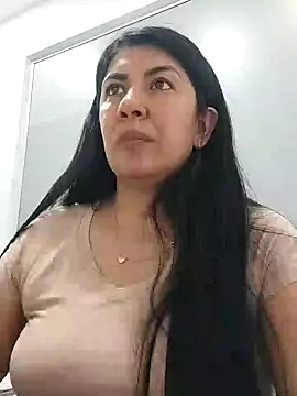 Snapshot of aisha_latina chatting on 01.27.25 aisha latina online show from 01.27.25