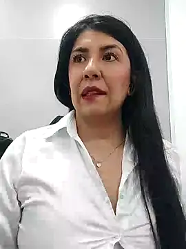 Snapshot of aisha_latina chatting on 01.29.25 aisha latina online show from 01.29.25