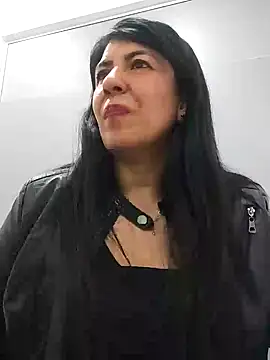 Snapshot of aisha_latina chatting on 02.04.25 aisha latina online show from 02.04.25