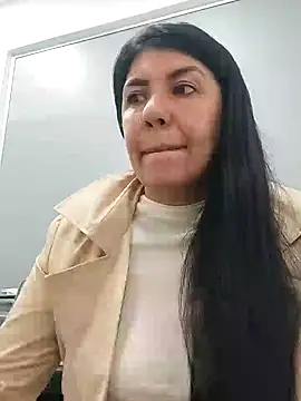 Snapshot of aisha_latina chatting on 02.10.25 aisha latina online show from 02.10.25