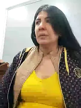 Snapshot of aisha_latina chatting on 02.11.25 aisha latina online show from 02.11.25
