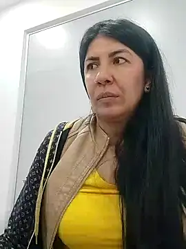 Snapshot of aisha_latina chatting on 02.11.25 aisha latina online show from 02.11.25