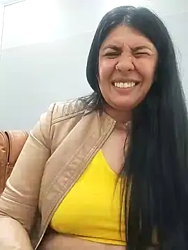 Snapshot of aisha_latina chatting on 02.11.25 aisha latina online show from 02.11.25
