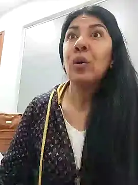 Snapshot of aisha_latina chatting on 02.12.25 aisha latina online show from 02.12.25