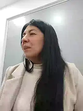 Snapshot of aisha_latina chatting on 02.14.25 aisha latina online show from 02.14.25