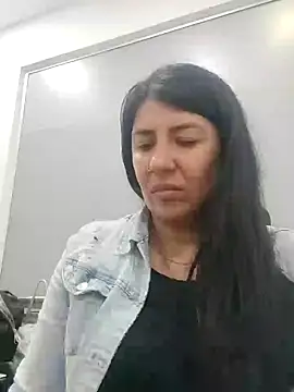 Snapshot of aisha_latina chatting on 02.20.25 aisha latina online show from 02.20.25