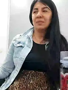 Snapshot of aisha_latina chatting on 02.20.25 aisha latina online show from 02.20.25