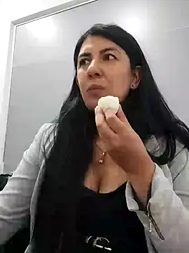 Snapshot of aisha_latina chatting on 02.21.25 aisha latina online show from 02.21.25