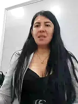 Snapshot of aisha_latina chatting on 02.21.25 aisha latina online show from 02.21.25