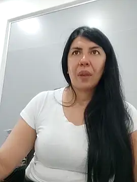 Snapshot of aisha_latina chatting on 02.27.25 aisha latina online show from 02.27.25