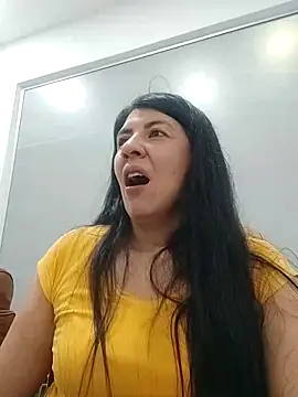 Snapshot of aisha_latina chatting on 03.03.25 aisha latina online show from 03.03.25