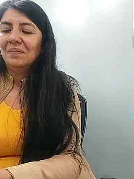 Snapshot of aisha_latina chatting on 03.03.25 aisha latina online show from 03.03.25