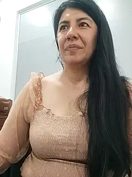Snapshot of aisha_latina chatting on 03.04.25 aisha latina online show from 03.04.25