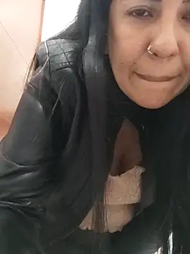 Snapshot of aisha_latina chatting on 03.04.25 aisha latina online show from 03.04.25