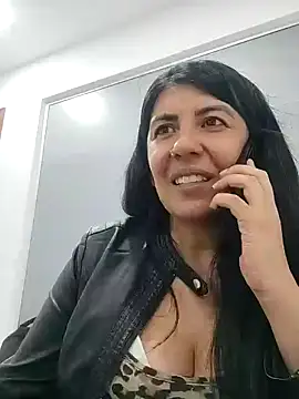Snapshot of aisha_latina chatting on 03.07.25 aisha latina online show from 03.07.25