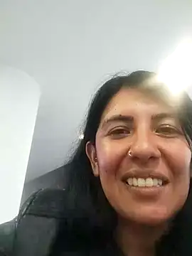 Snapshot of aisha_latina chatting on 03.10.25 aisha latina online show from 03.10.25