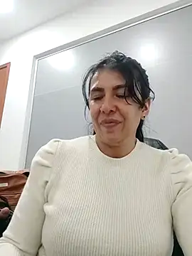 Snapshot of aisha_latina chatting on 03.20.25 aisha latina online show from 03.20.25