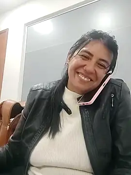 Snapshot of aisha_latina chatting on 03.20.25 aisha latina online show from 03.20.25