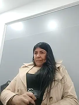 Snapshot of aisha_latina chatting on 03.21.25 aisha latina online show from 03.21.25