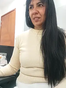 Snapshot of aisha_latina chatting on 09.15.25 aisha latina online show from 09.15.25