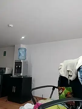 aisha latina online show from 10.15.25