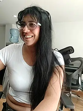 aisha latina online show from 11.21.25