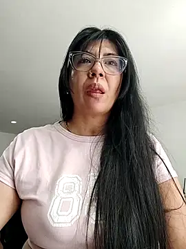 aisha latina online show from 12.03.25