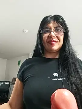 aisha latina online show from 04.15.26