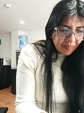 aisha latina online show from 05.27.26