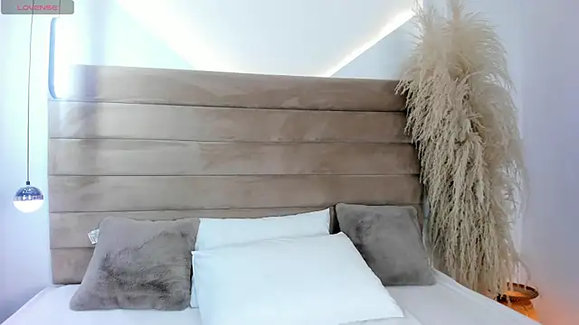 ValerieDiaz  online show from 12.26.24