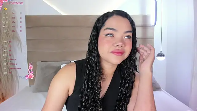 ValerieDiaz  online show from 02.04.25