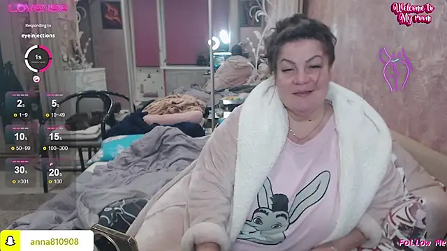 Snapshot of femme_fatale1 chatting on 10.27.25 femme fatale1 online show from 10.27.25