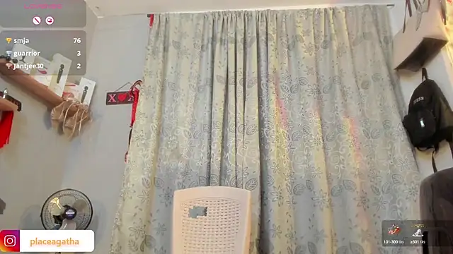 Snapshot of agathaxxx-69 chatting on 12.21.24 agathaxxx-69 online show from 12.21.24