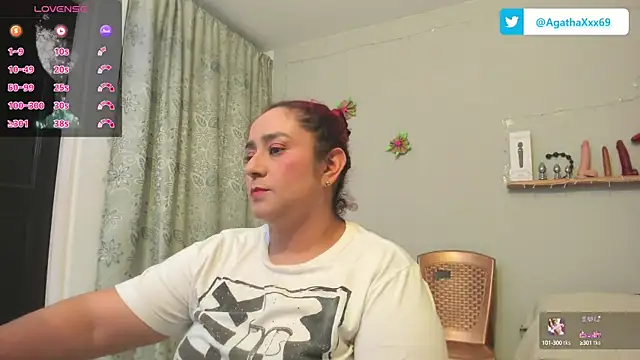 Snapshot of agathaxxx-69 chatting on 02.06.25 agathaxxx-69 online show from 02.06.25