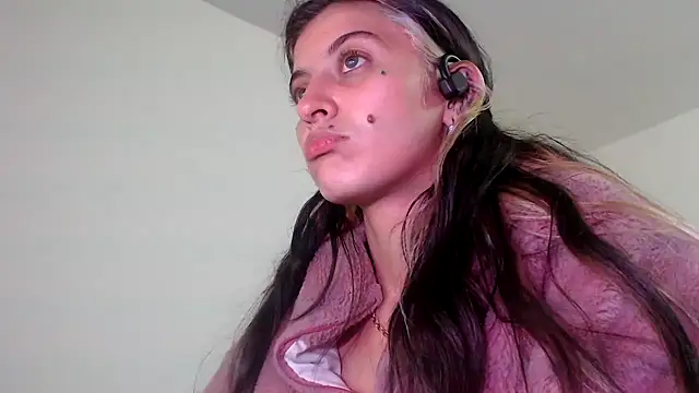 Snapshot of mariecam420 chatting on 12.17.24 mariecam420 online show from 12.17.24