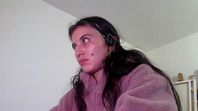 Snapshot of mariecam420 chatting on 12.17.24 mariecam420 online show from 12.17.24